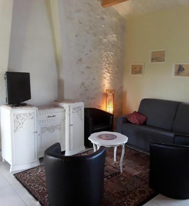 La Garnache House | La Longère des Basses Terres