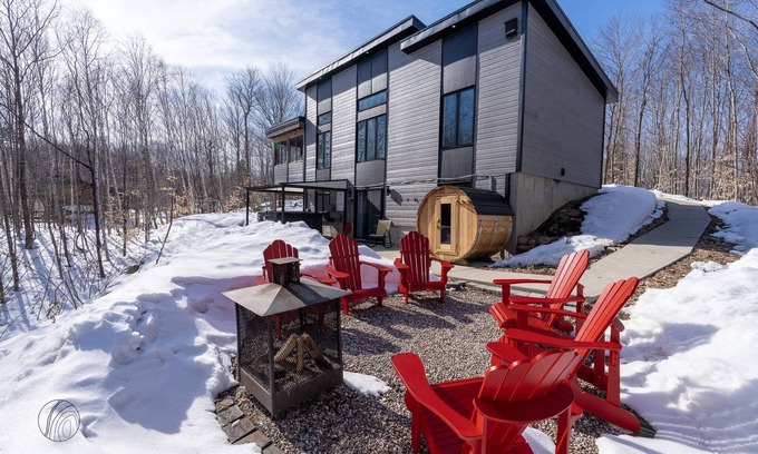 Chertsey Ski Chalet | La Loutre | hot tub | sauna | dogfriendly