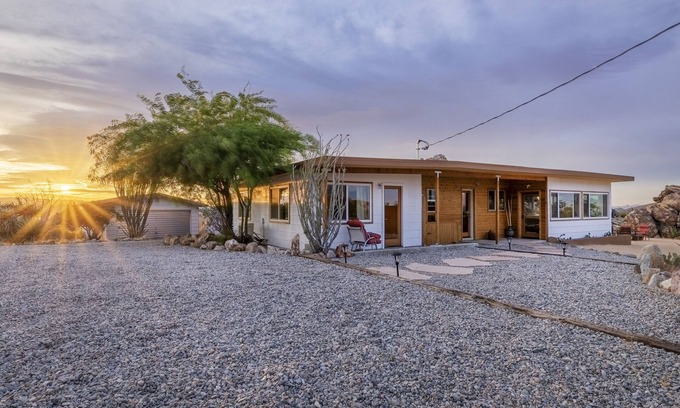Panorama Heights House | 🌵La Luna Azul - A Private Home in the Boulders w/Hot Tub, Fire Pit and BBQ🌵