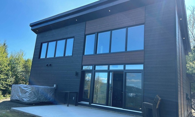 Saint Come House | La Luxueuse Spa et Montagne de Ski Chalet NEUF