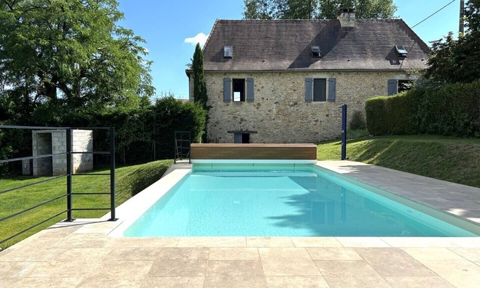 Saint-Aubin-de-Nabirat House | La Maison Hermitage, comfortable house with private heated pool