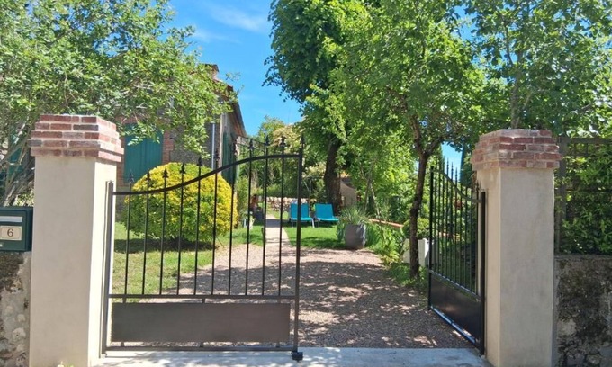 Labarthe-Bleys House | La maison au tilleul 2 people weekly rental with air conditioning
