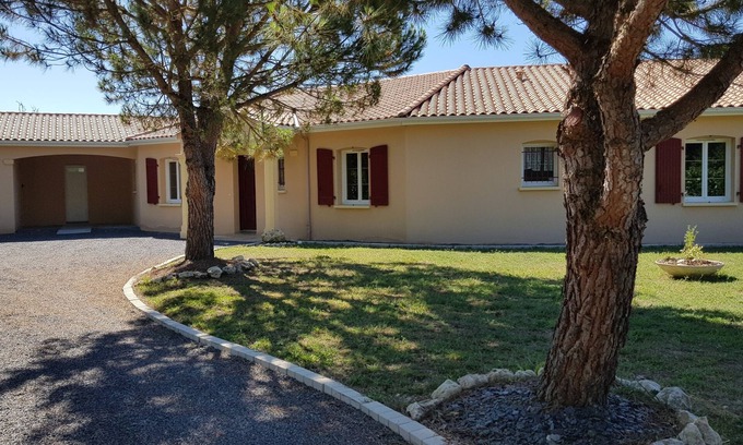 La Courade House | La maison aux ânes in the countryside, surrounded by vineyards with swimming pool.