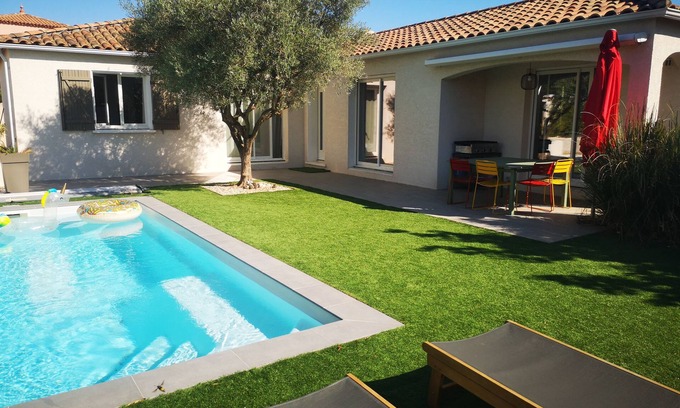 Juvignac House | La maison aux lauriers roses, Juvignac. Single-storey house, pets welcome