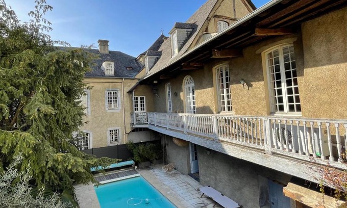 Tarbes House | La Maison aux murs anciens et ses chambres