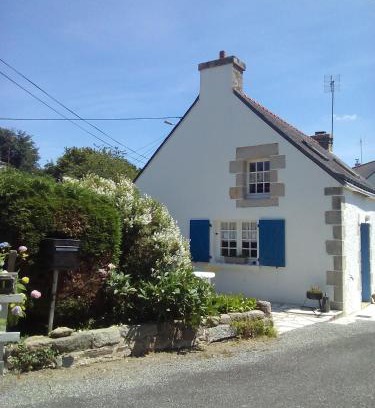 Saint-Tugdual House | La Maison bleu