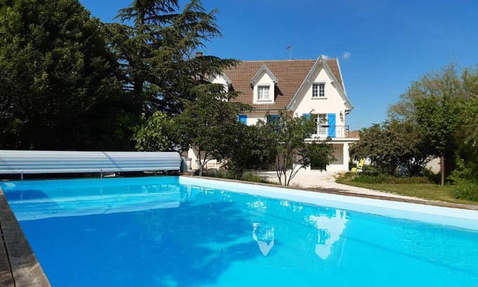 Corpeau House | La maison bleue
