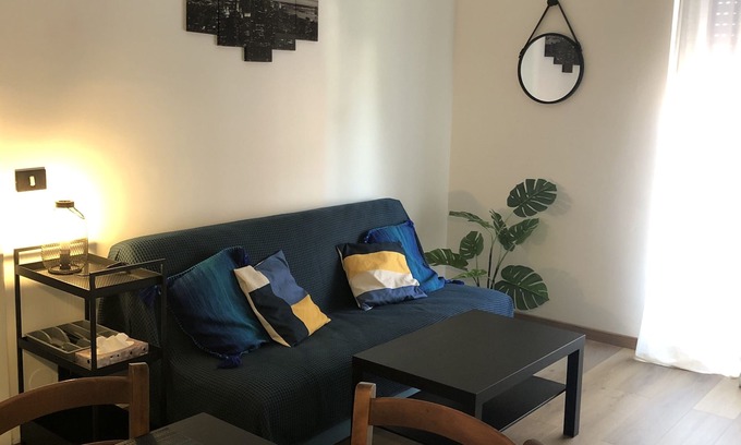 Corsico Apartment | La Maison Bleue sul Naviglio