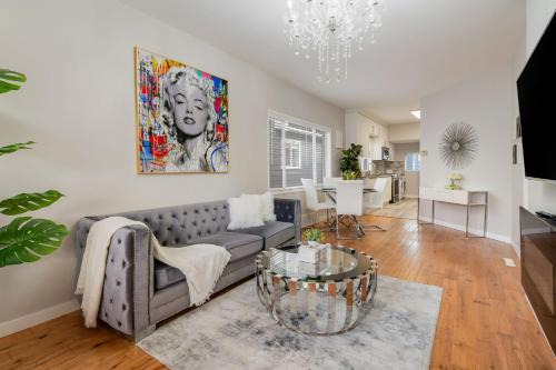 Kensington-Cedar Cottage House | La Maison