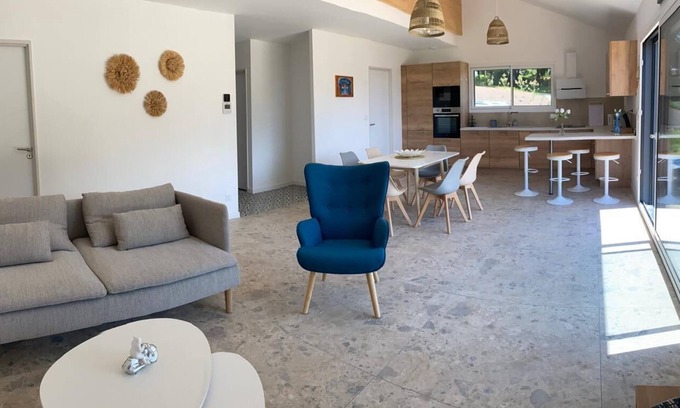 Saint-Avit-Senieur House | La Maison dans la prairie fleurie: Poppy cottage