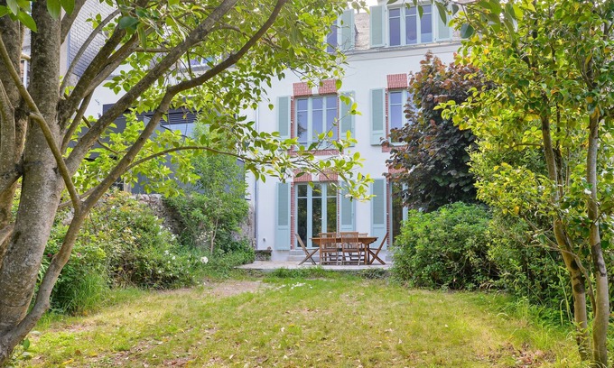 Waldeck-Sully House | La Maison de Famille - Superbe maison de maître