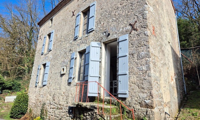 Mortagne-sur-Sevre House | La maison de Pierre, studio à 20 min du Puy du Fou
