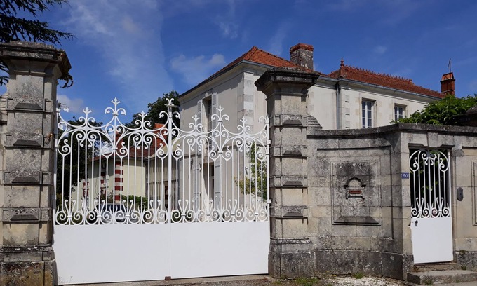 Sainte-Soulle House | La Maison de Gardien at Manor House Charentaise