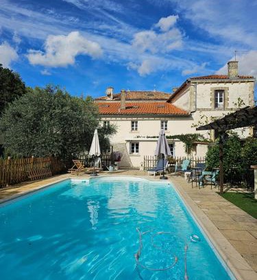 Celles-sur-Belle Apartment | La maison de Léon