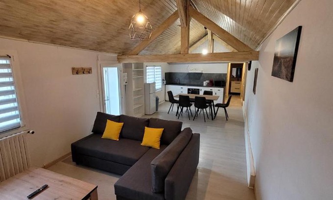 Longeau-Percey Apartment | la maison de l'abeille de Percey