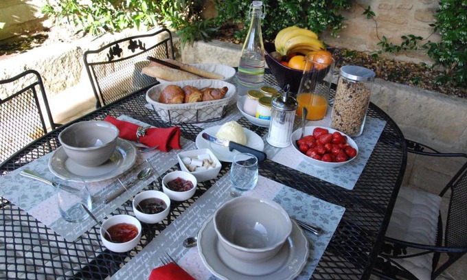 Sernhac Bed & Breakfast | La Maison De Vélina