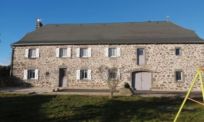 Cussac House | LA MAISON DES HIRONDELLES