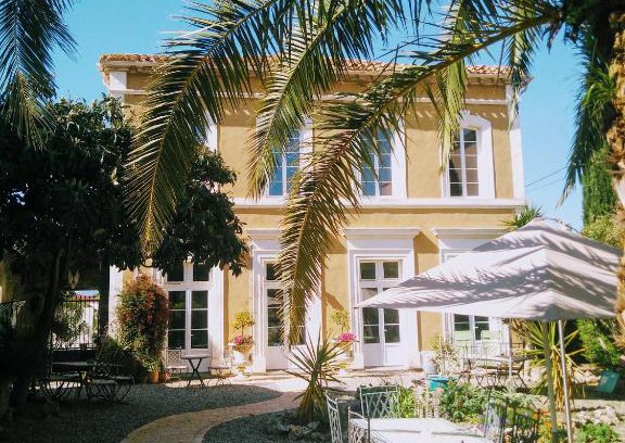 Homps Bed & Breakfast | La Maison des Palmiers
