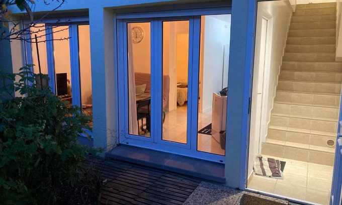 Plateau - Mont-Valerien Apartment | La Maison des roses