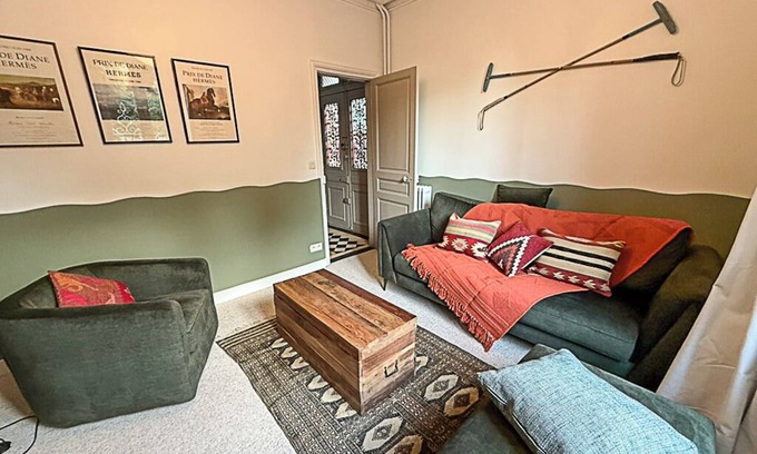 Chantilly House | La Maison du 18, Charming B&B for 1 to 6 people in the heart of Chantilly