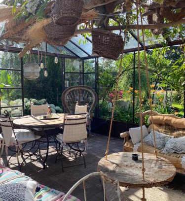 Thiel-sur-Acolin Bed & Breakfast | La Maison du Bonheur