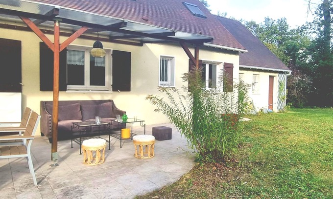 Le Vaudoue House | La Maison du Diplo: forest, trails and climbing