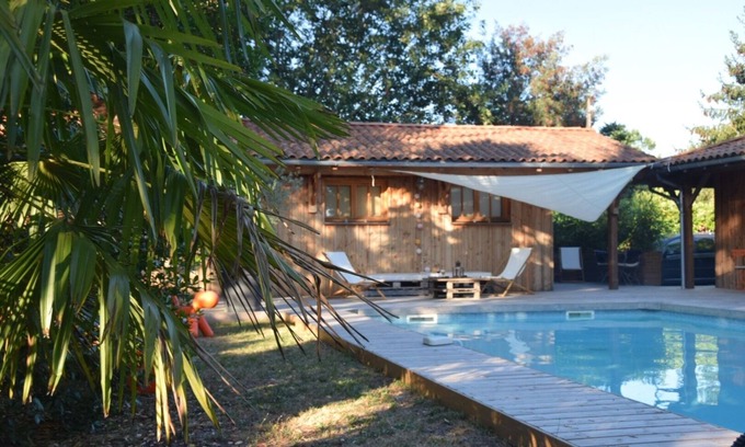 Saint-Jean-d'Illac Bed & Breakfast | La Maison du Las