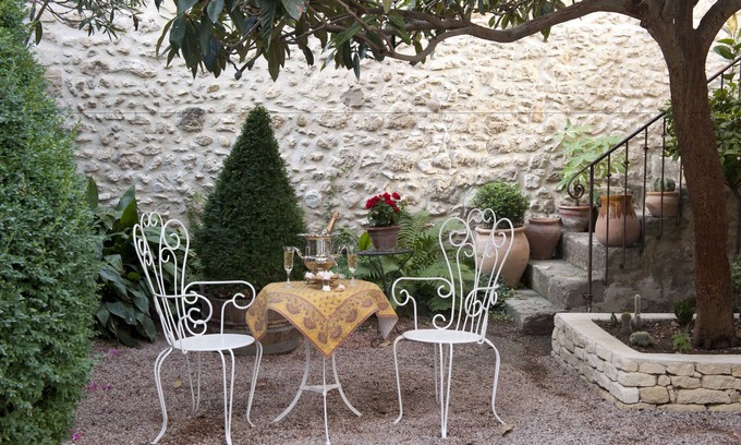 Mallemort Bed & Breakfast | La Maison Du Peintre En Provence