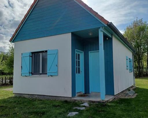 Giffaumont-Champaubert Ski Chalet | La Maison Bleu du Lac de Céline