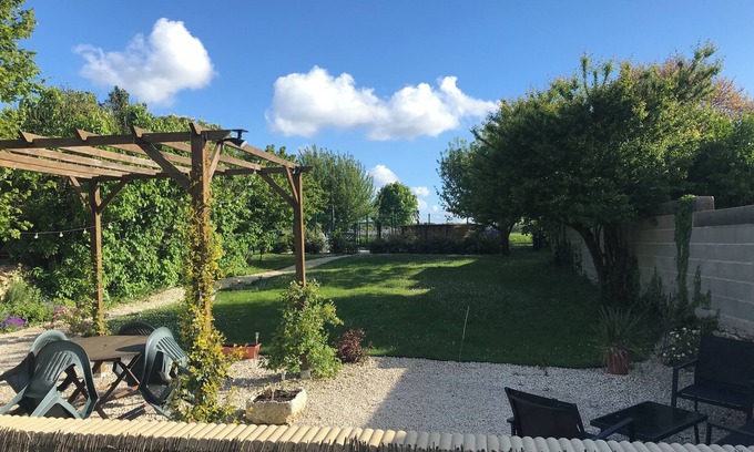 La Villedieu Cottage | La Maison Glycine. A charming 3 bedroom cottage set in beautiful countryside