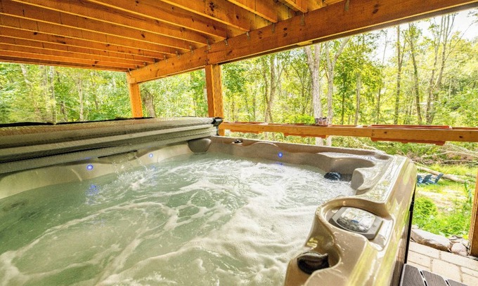 Stroudsburg House | La Maison | Heated Pool Hot Tub Ski Games