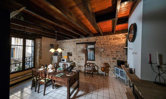 Nant House | La Maison Huguétoune