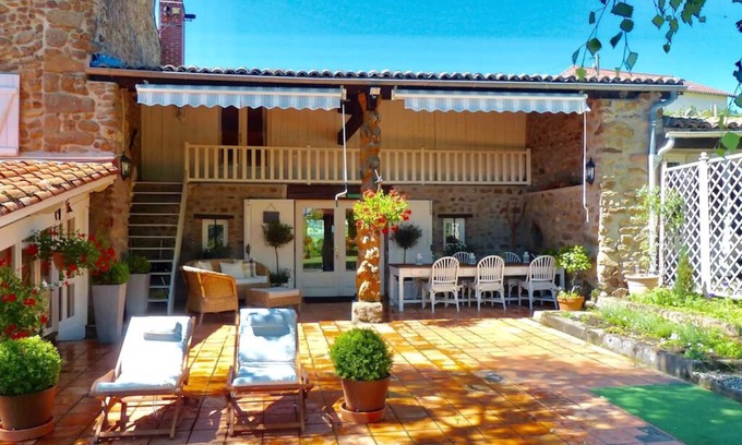Vernet-la-Varenne Cottage | La Maison Marguerite, cottage in the countryside