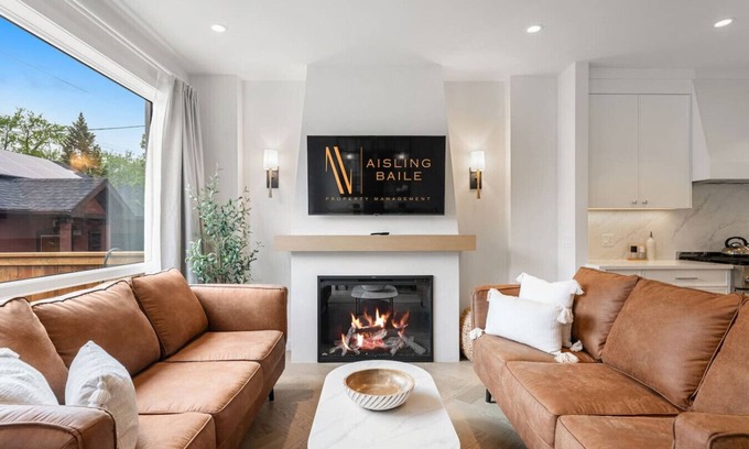 Kensington House | La Maison | Pvt Hot Tub | Kensington | 2500 sqft