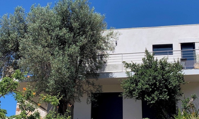 Cavaliere Villa | La Maison Rose - 3 stars Garden level large 4 room villa - 500m from the beach.