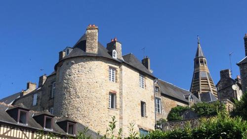 Domfront en Poiraie Bed & Breakfast | La maison sur les remparts
