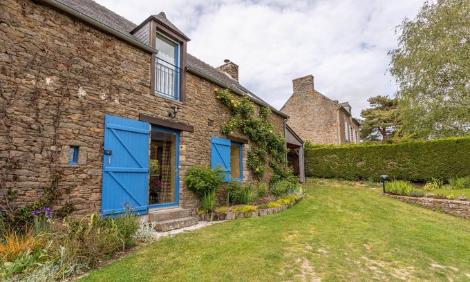 Plouer-sur-Rance House | La Maitrie - Maison 3 étoiles avec jardin