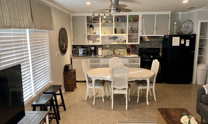 Kiska Beach Cottage | La Maria - Sunnyside Breeze Cottage/Walking Distance to Laguna Beach