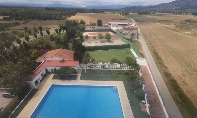 Roses Apartment | La Masía Building is quiet, perfect to relax and enjoy