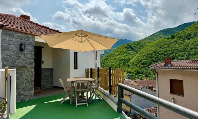 Llanos House | La Melera Village House in Asturias