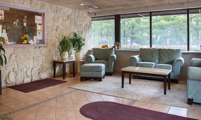 Monmouth Junction Hotel | La Mirage Motor Inn