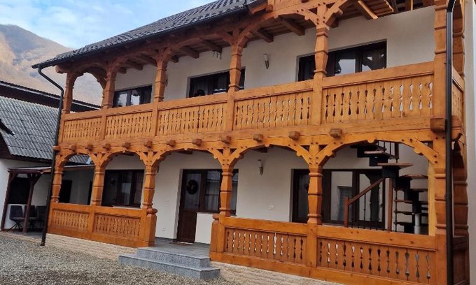 Birsana House | La Mona