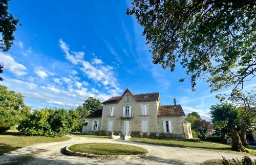 Aulnay Bed & Breakfast | La Montgrande Bed & Breakfast