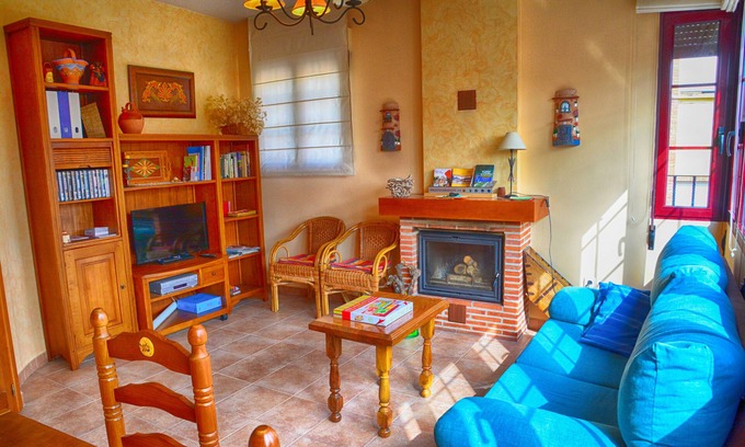 Castroverde de Cerrato Cottage | La Morena Rural House with fireplace and barbecue