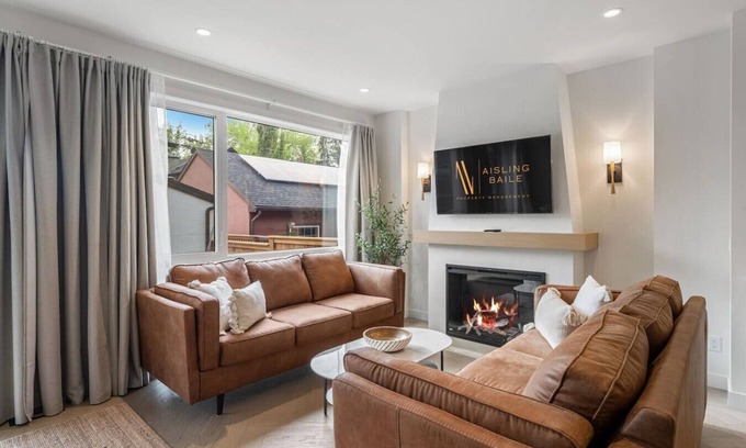 Kensington House | La More | Hot Tub | Kensington | Luxury | Office