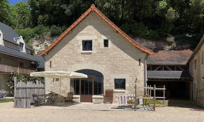 Cravant-les-Coteaux Cottage | La Motte du château de Sonnay, near Chinon : Gîte 4* for 4