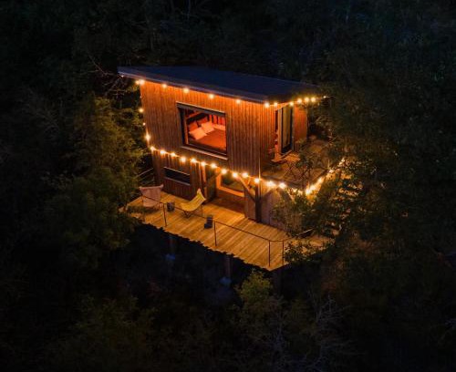 Chamelet Bed & Breakfast | La Muzetiere Cabane du crêt