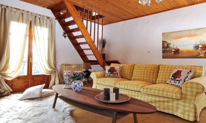 Dhrakata House | La Nonna Efrosini.Traditional maisonette