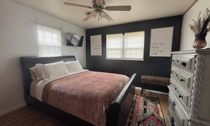 Stinnett House | La Padilla Villa - Cozy 4BR in Stinnett