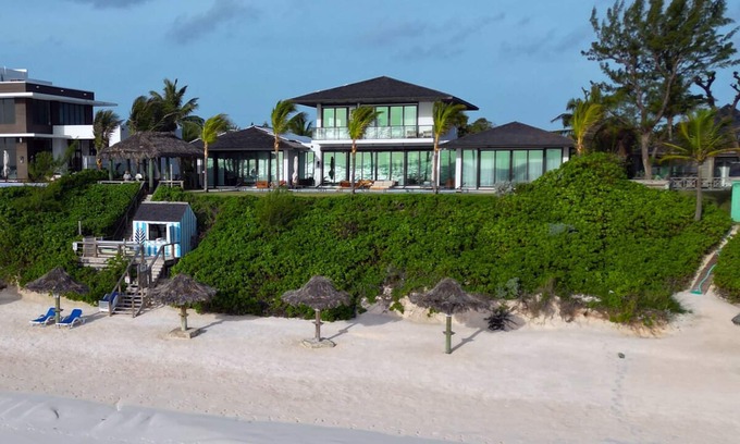 Dunmore Town House | La Palmeraie Asian House: Oceanfront, Private Beach, Maid, Pool, Gym, Theater